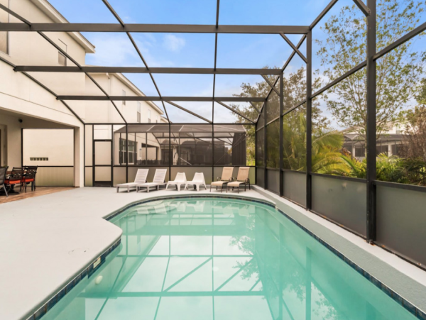 Luxury Vacation Home in Kissimmee 6-Bedroom Home with Private Pool & Great Amenities